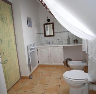 Dame-Marie-les-Bois Bed & Breakfast | Les Jarrieres