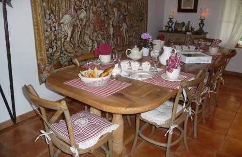 Dame-Marie-les-Bois Bed & Breakfast | Les Jarrieres
