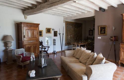 Dame-Marie-les-Bois Bed & Breakfast | Les Jarrieres