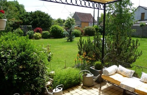 Dame-Marie-les-Bois Bed & Breakfast | Les Jarrieres