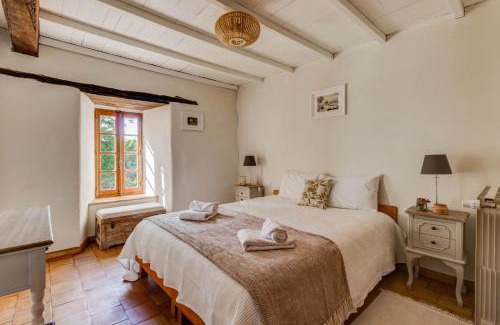 Paulinet House | Les Juliannes - Gîte La Pierre Etoilée Piscine Jardin
