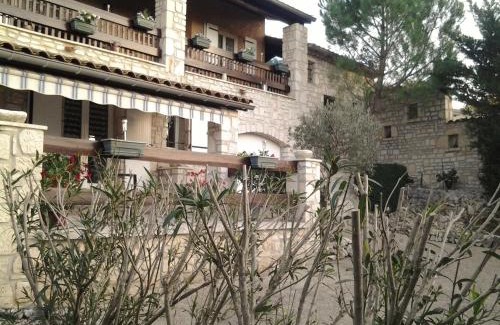 Salavas House | Les Lauriers Roses