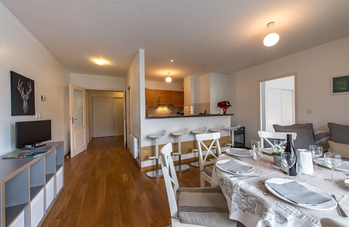 Bredannaz Apartment | LES LIBELLULES - Appartement surplombant le lac.