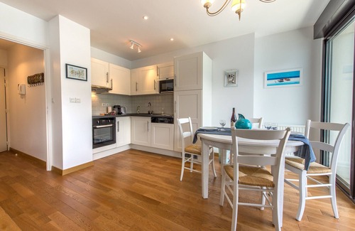 Bredannaz Apartment | LES LIBELLULES - Appartement surplombant le lac.