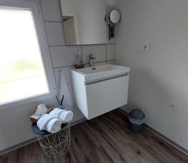 Thierville-sur-Meuse Apartment | Les loges de Véro DUPLEX , appartement NEUF classé 3 étoiles - Garage vélo et moto - Parking Privé - 1 chambre et un canapé convertible - Géré par PrestaZen'Services