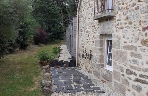 Ambon Bed & Breakfast | Les loges de yoff