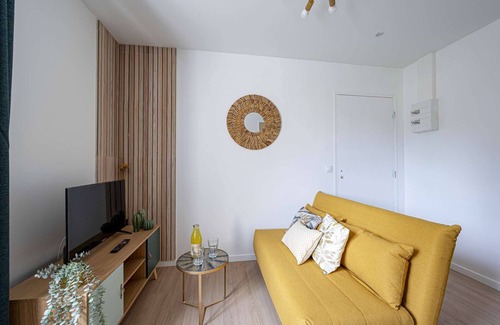 Chatellerault Apartment | Les Maisons Acajou/Charming T2 equipped with Spicy Nature