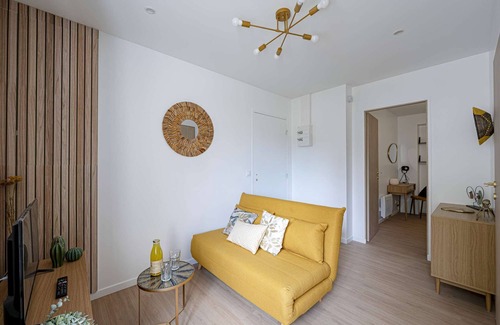 Chatellerault Apartment | Les Maisons Acajou/Charming T2 equipped with Spicy Nature