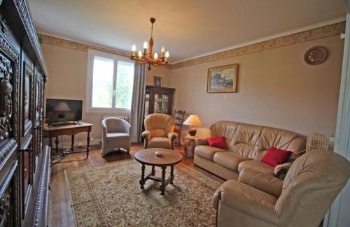 Sainte-Anne-Saint-Priest House | Les marronniers