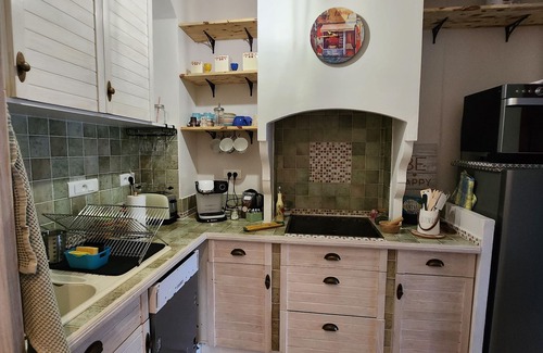 Suze-la-Rousse House | Les Menthes Sauvages