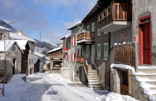Bourg-Saint-Pierre Apartment | Les Nis