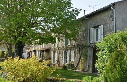 Aulnay Bed & Breakfast | Les noyers aulnay