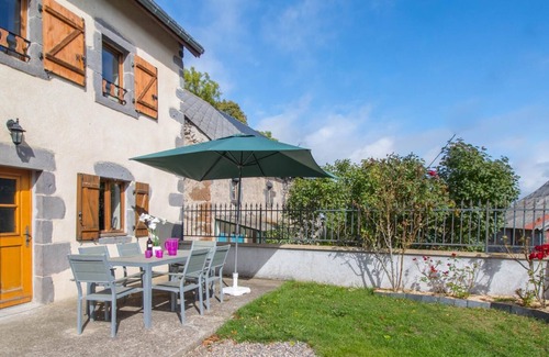 Saulzet-le-Froid House | Les Ouches - Saulzet-le-froid