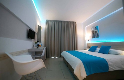 Larnaca Hotel | Les Palmiers Boutique Beach Hotel and Luxury Apartments in Larnaca