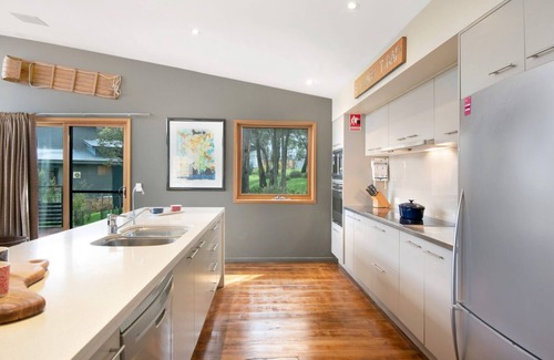 Lake Crackenback Cabin | Les Perrieres Lodge - Spacious 3BR Luxury l Gym l Indoor Pool l Tennis l WiFi l BBQ