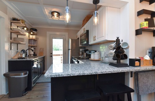 Black Mountain House | Les Petit Maison Walkable to Downtown Black Mtn