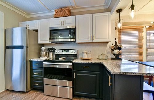 Black Mountain House | Les Petit Maison Walkable to Downtown Black Mtn