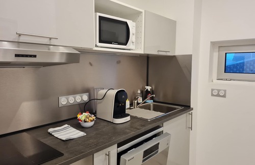 Bernieres-sur-Mer Apartment | Les Pieds Dans L'Eau - direct access to the sea