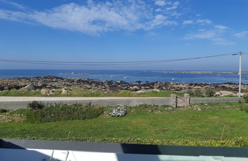 Vicq-sur-Mer House | Les pieds dans l'eau - Cosqueville (Vicq sur mer) 2-star furnished holiday accommodation