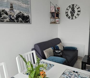 Bernieres-sur-Mer Apartment | Les Pieds Dans l'Eau
