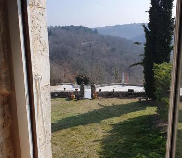 Reilhaguet Bed & Breakfast | Les Pierres Lotoises - chambre dhôtes Le Pigeonnier