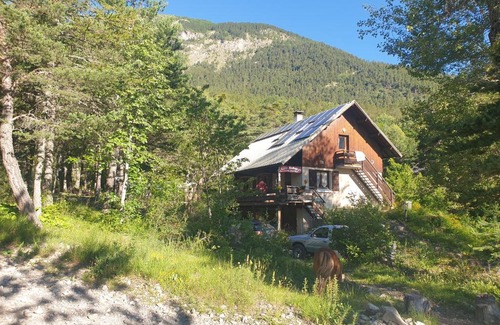 Chateauroux-les-Alpes Hotel | Les Pinées