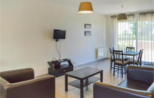 Roisel House | Les Renoncules Des Champs