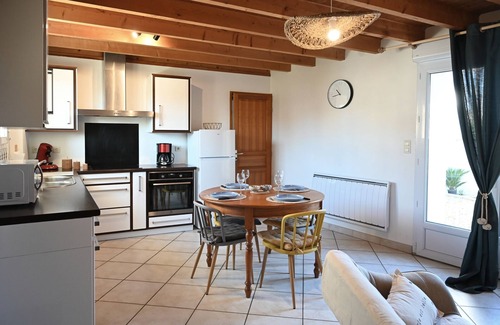 Saujon House | Les Roses Trémières - A 1km de la gare, garage
