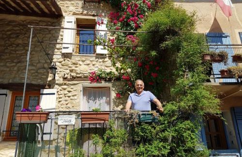Le Chaffaut-Saint-Jurson Apartment | Les rosiers