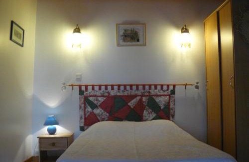 Le Chaffaut-Saint-Jurson Apartment | Les rosiers