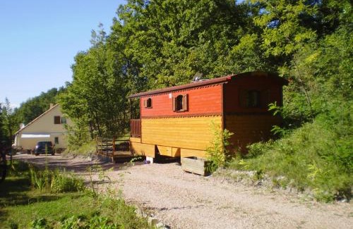 Montmurat Bed & Breakfast | Les Roziers - Roulotte