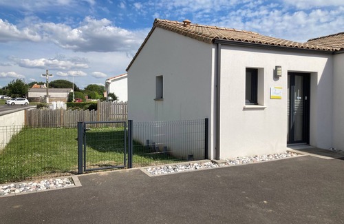 Olonne-sur-Mer Apartment | Les Sables/Olonne T2 apartment with garden, 10 min from beaches and center.