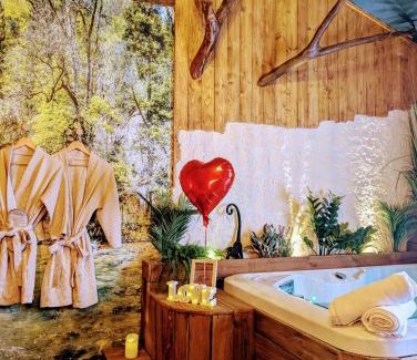 Le Grau-Du-Roi Apartment | Les Spas de la mer, Appart&Spa Canopée, 100m de la plage, Love Room