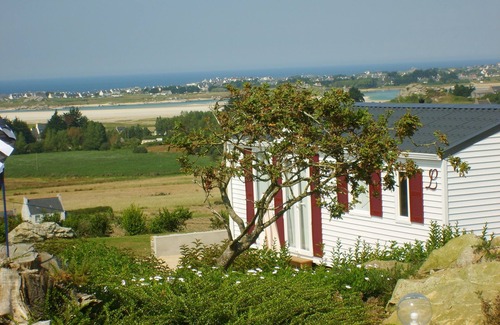 Plounevez-Lochrist House | Les Terrasses de la Baie: 'Between land and sea'