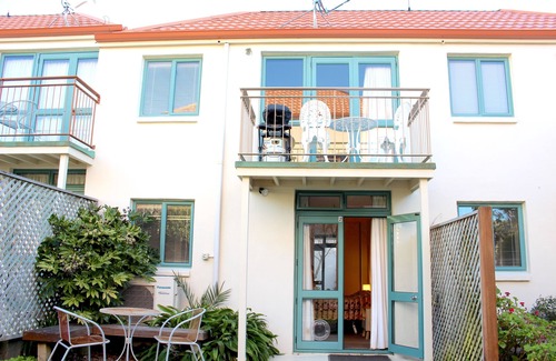 Akaroa Apartment | Les Troupes Apartments