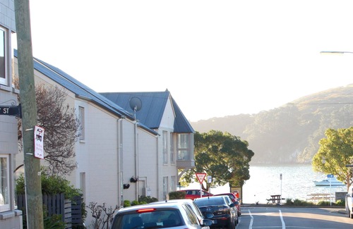 Akaroa Apartment | Les Troupes Apartments