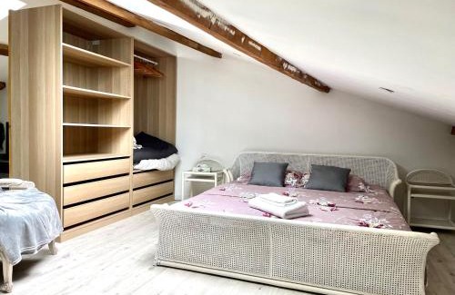 La Crau House | LES VIEUX PLATANES