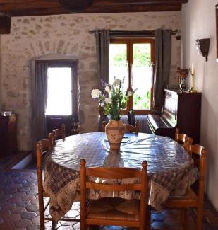 Provins House | Les Volets Bleus