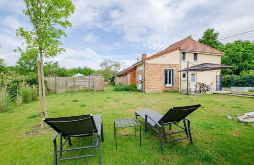 Brevonnes House | Les Volets Bleus & Les P'tits Cailloux