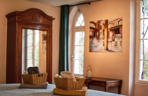 Salles Bed & Breakfast | Les Volets Violets
