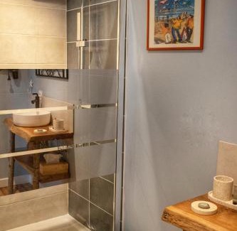 Salles Bed & Breakfast | Les Volets Violets