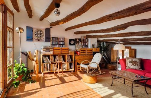 Barbera de la Conca Apartment | Les Voltes I - 2BD hidden gem in hilltop wine village