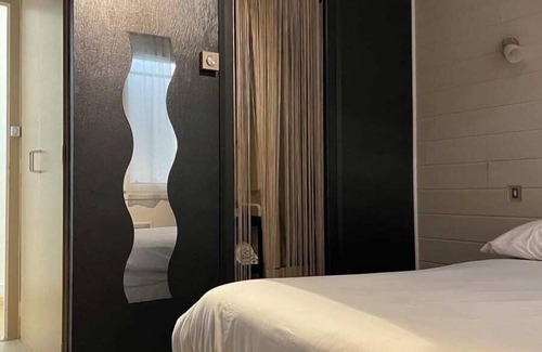 Vaire Hotel | LES VOYAGEURS - VAIRE