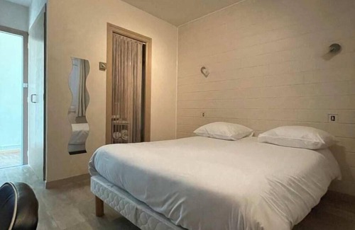 Vaire Hotel | LES VOYAGEURS - VAIRE