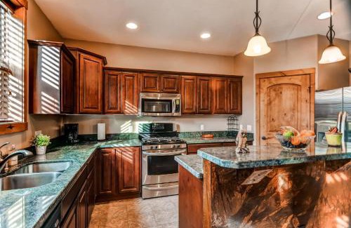 Pagosa Springs Apartment | Less Than 1 Mi to Hot Spring Condo in Pagosa Springs!