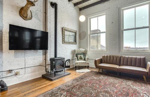 Springfield Apartment | Less Than 1 Mi to Wittenberg Eclectic Loft with Parking!