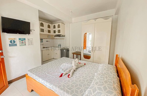 Manoc-Manoc Hostel | less than 2 minute walk in Boracay's famous white sand.