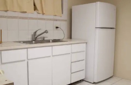 Southampton Apartment | Less than 5-Minute Walk to Popular Beaches, Restaurants, Golf, & More!