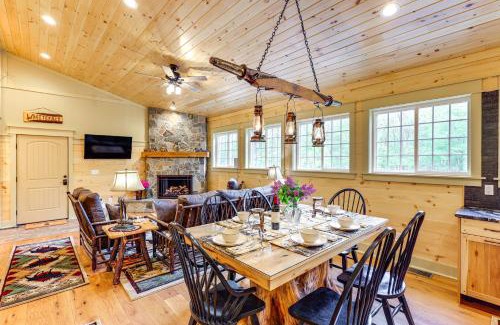 North Pole Apartment | Less Than 5 Mi to Whiteface Mtn Resort Cabin-Style Apt