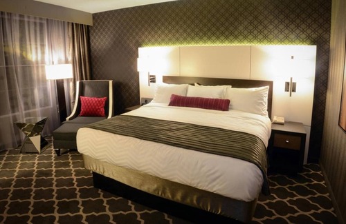 Whitehaven Apartment | Less than a 5-minute walk from Elvis Presley's Graceland Mansion .